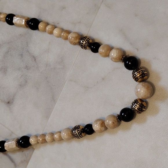 Beautiful multi color and shape beads necklace. - Picture 1 of 9